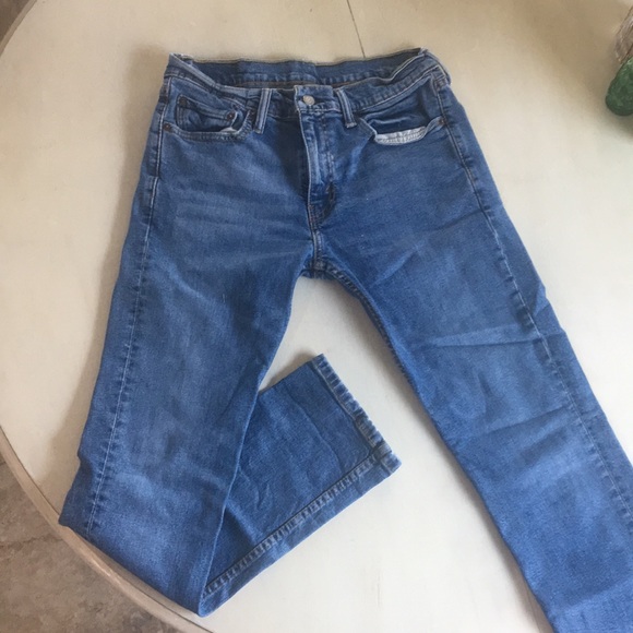 LEVI MEDIUM WASH JEANS - Picture 2 of 3